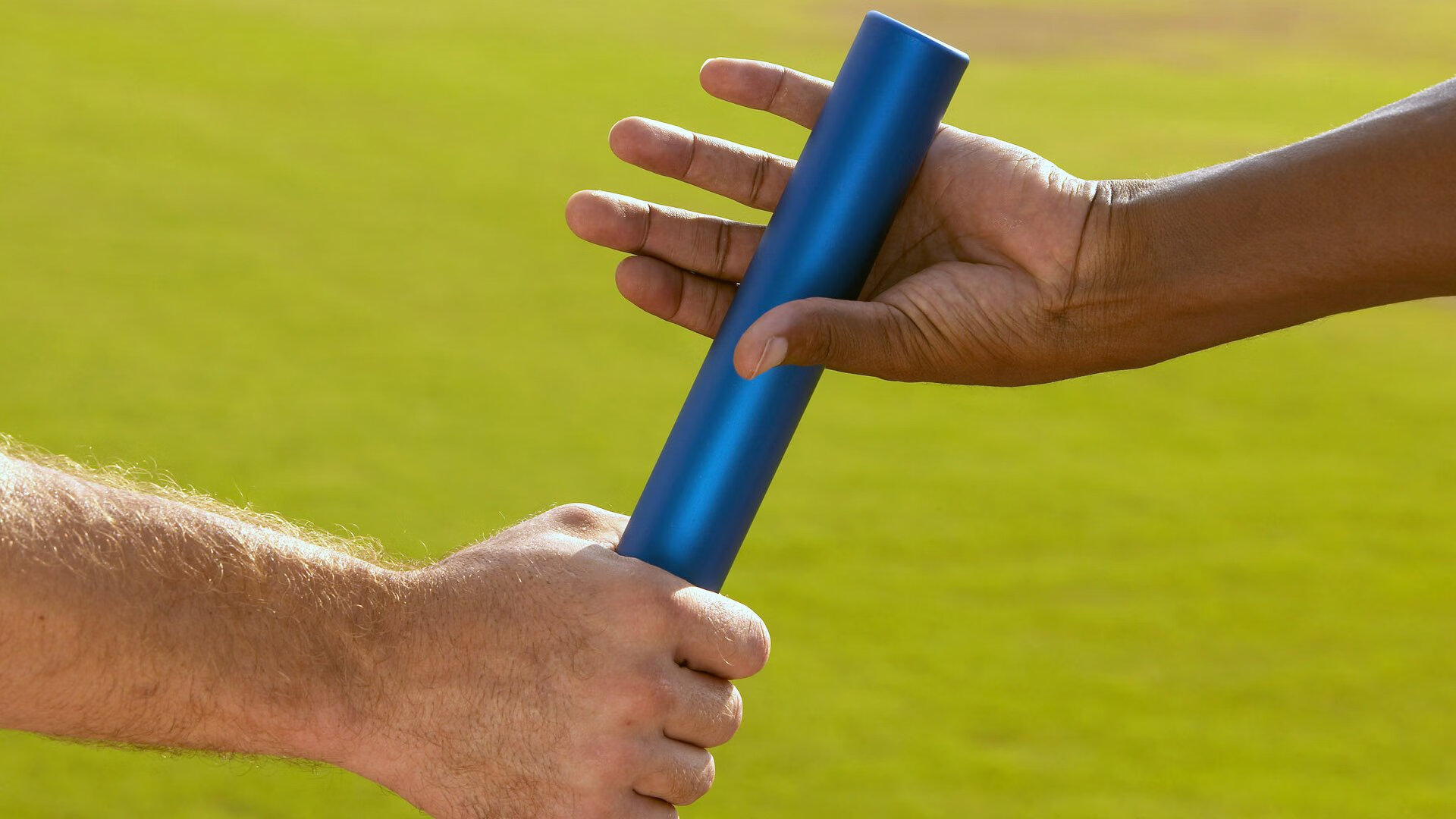 “边远地区足球振兴计划启动，普及基层青训”，偏远地区校园足球